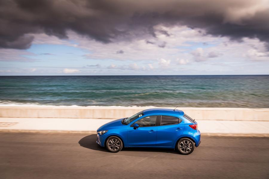  Mazda2 Tech Edition (DJ) 2017 года  (UK) (фото 15 из 35)